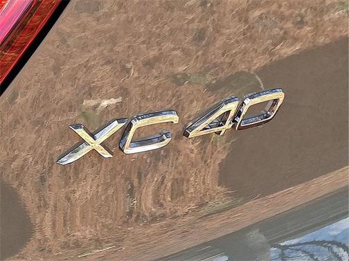 2025 Volvo XC40 B5 Plus Dark Theme