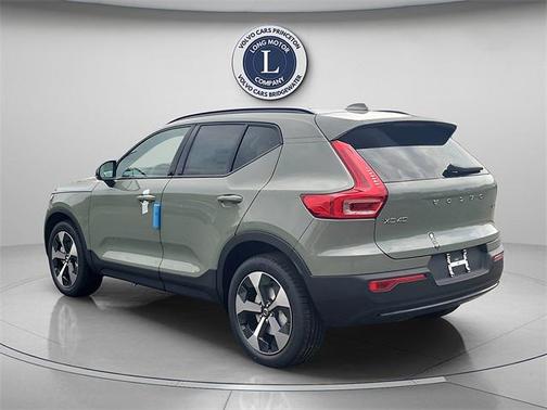 2025 Volvo XC40 B5 Plus Dark Theme