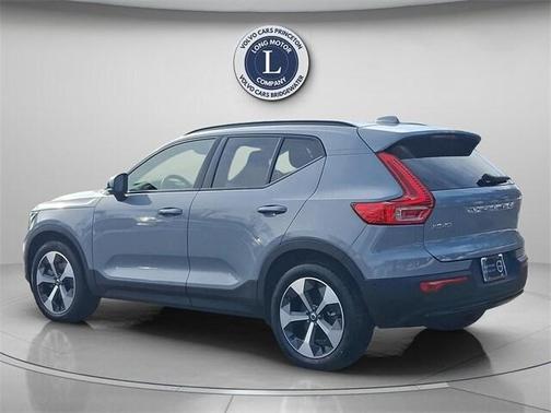 2025 Volvo XC40 B5 Plus Dark Theme