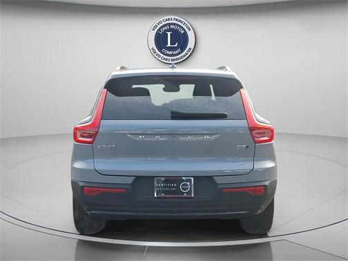 2025 Volvo XC40 B5 Plus Dark Theme