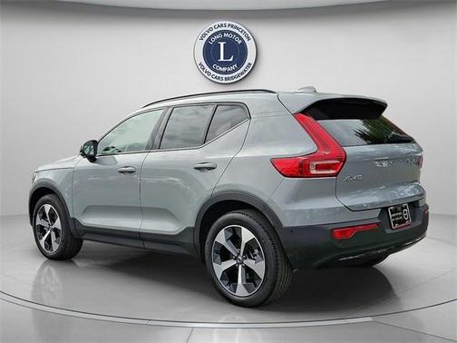 2025 Volvo XC40 B5 Plus Dark Theme