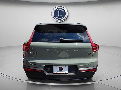 2023 Volvo XC40 B5 Plus Dark Theme