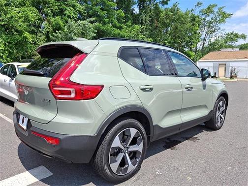 2023 Volvo XC40 B5 Plus Dark Theme