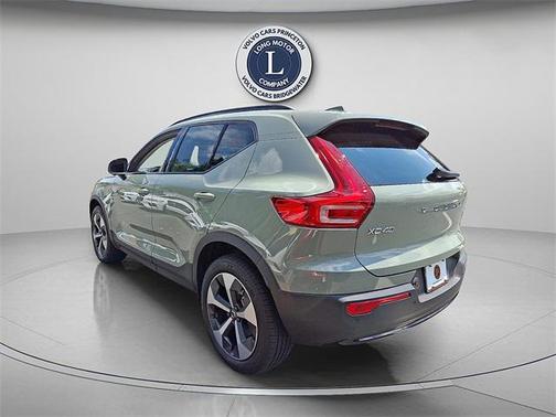 2023 Volvo XC40 B5 Plus Dark Theme