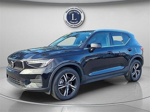 2025 Volvo XC40 Core