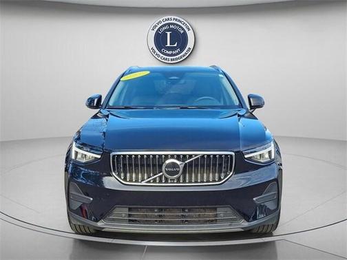 2025 Volvo XC40 B5 Core Bright Theme