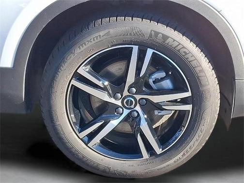 2026 Volvo XC40 B5 Core