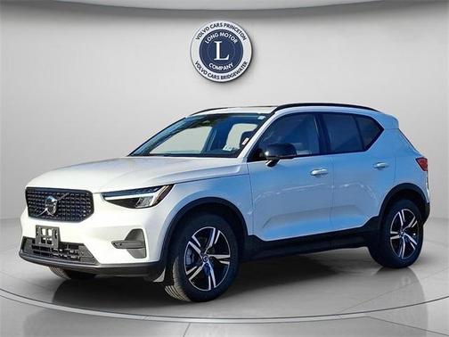 2026 Volvo XC40 B5 Core
