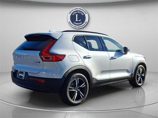 2026 Volvo XC40 B5 Core