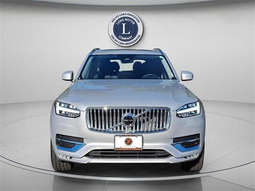 2025 Volvo XC90 B5 Core
