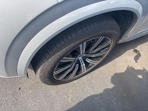 2025 Volvo XC90 B5 Core