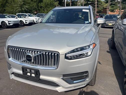 2025 Volvo XC90 B5 Core