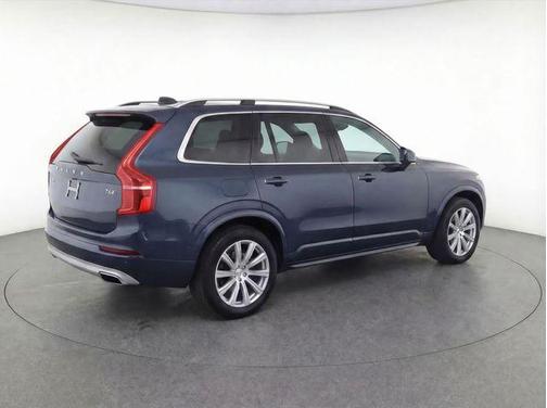 2019 Volvo XC90 T6 Momentum