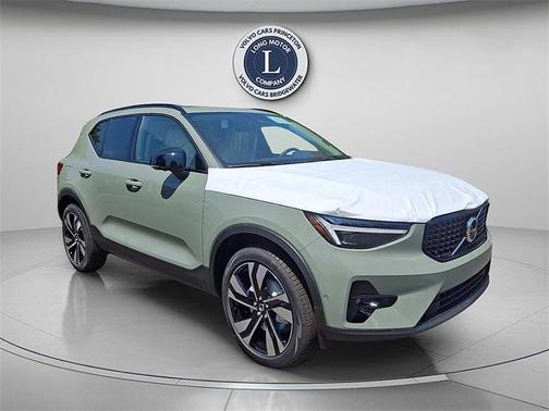 2025 Volvo XC40 B5 Plus Dark Theme