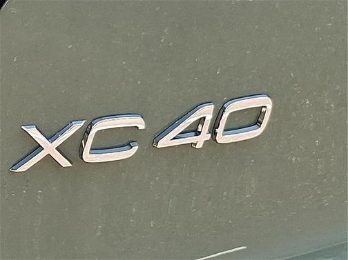 2025 Volvo XC40 B5 Plus Dark Theme