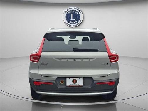 2025 Volvo XC40 B5 Plus Bright Theme