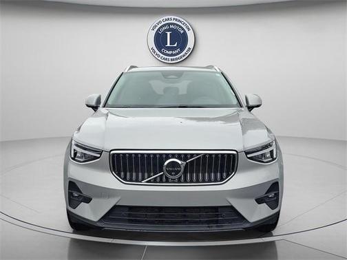 2025 Volvo XC40 B5 Plus Bright Theme