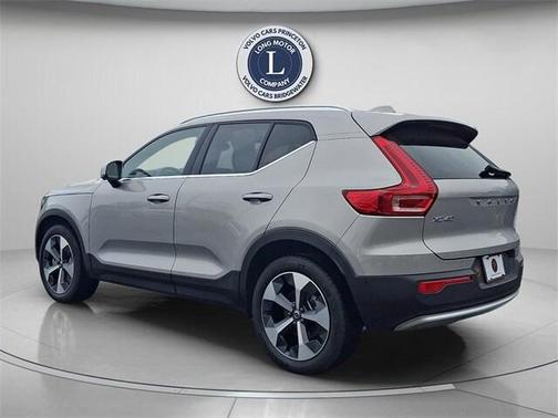 2025 Volvo XC40 B5 Plus Bright Theme