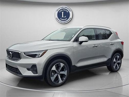 2025 Volvo XC40 B5 Plus Bright Theme