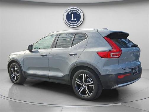 2025 Volvo XC40 B5 Core Bright Theme