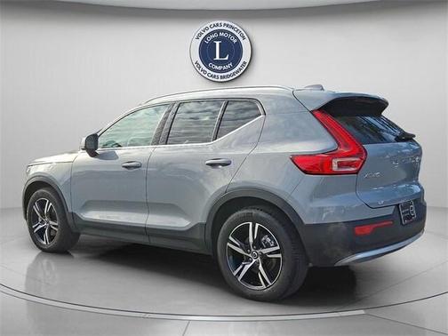 2025 Volvo XC40 B5 Core Bright Theme