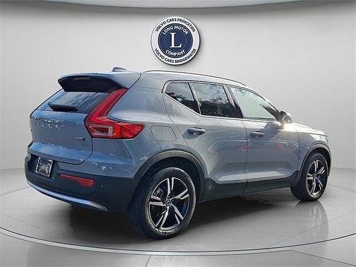 2025 Volvo XC40 B5 Core Bright Theme
