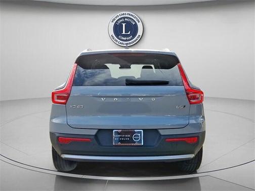 2025 Volvo XC40 B5 Core Bright Theme