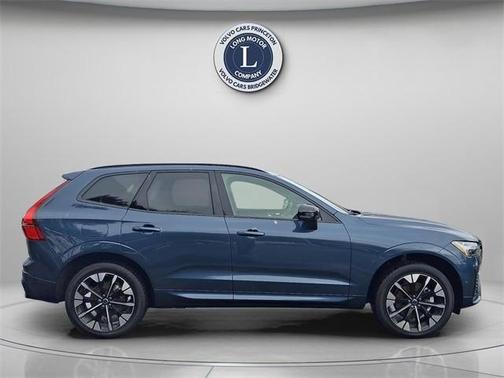 2026 Volvo XC60 B5 Plus