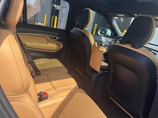 2024 Volvo XC90 Recharge Plug-In Hybrid T8 Ultimate Bright Theme 7-Seater