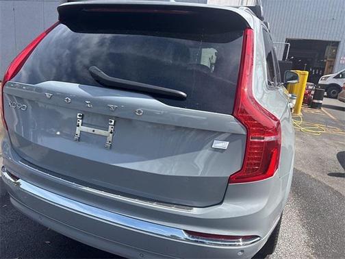 2024 Volvo XC90 Recharge Plug-In Hybrid T8 Ultimate Bright Theme 7-Seater