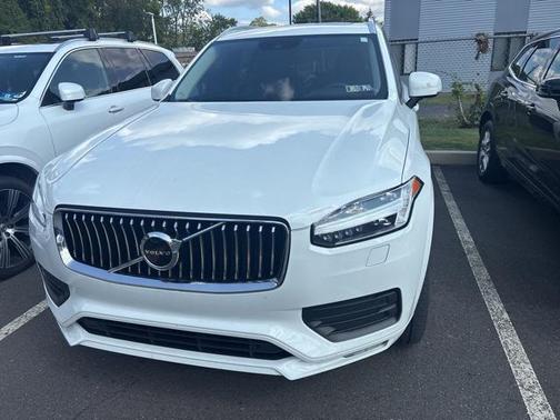 2022 Volvo XC90 T6 Momentum