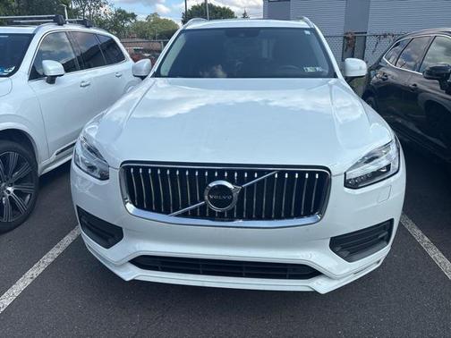 2022 Volvo XC90 T6 Momentum