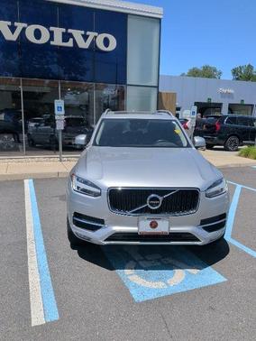 Bright Silver Metallic 2018 Volvo XC90 T5 Momentum