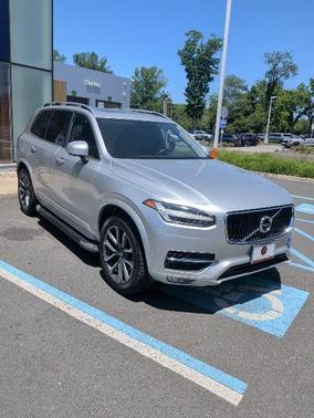 Bright Silver Metallic 2018 Volvo XC90 T5 Momentum