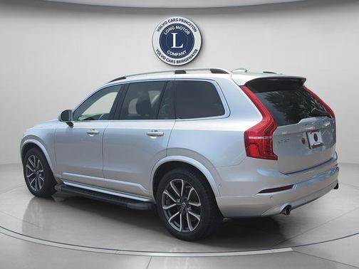Bright Silver Metallic 2018 Volvo XC90 T5 Momentum