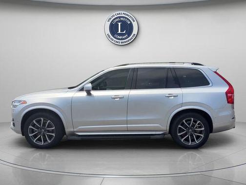 Bright Silver Metallic 2018 Volvo XC90 T5 Momentum