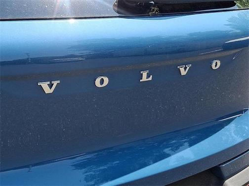 2025 Volvo XC40 B5 Ultra Dark Theme