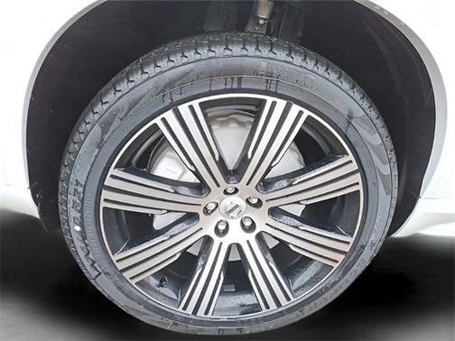 2025 Volvo XC90 B6 Plus 7-Seater