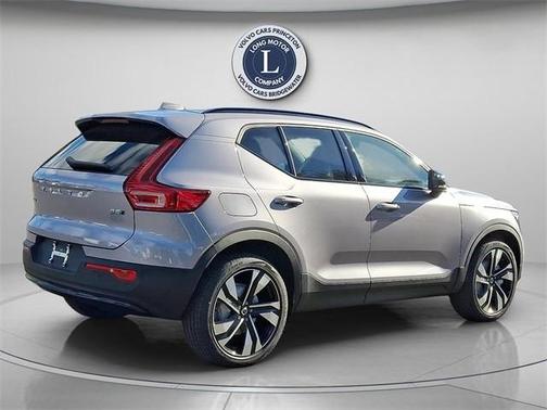2026 Volvo XC40 B5 Ultra