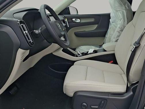 Aurora Blue 2026 Volvo XC40 B5 Ultra