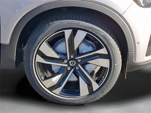 2026 Volvo XC40 B5 Ultra