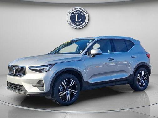 2025 Volvo XC40 B5 Core Bright Theme