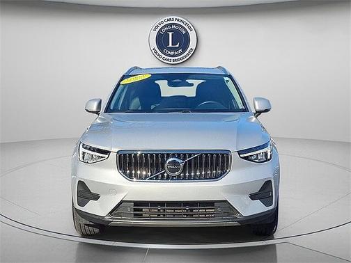 2025 Volvo XC40 Core