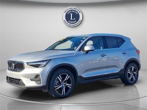 2025 Volvo XC40 B5 Core Bright Theme