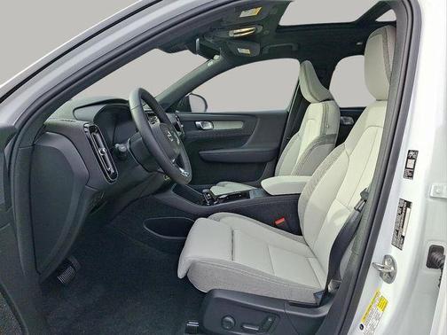 2026 Volvo EX40 Single Motor Extended Range Plus