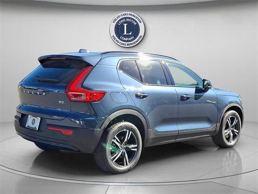 2026 Volvo XC40 B5 Core