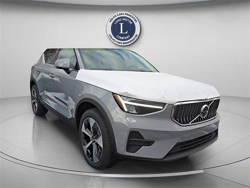 2025 Volvo XC40 B5 Core Bright Theme