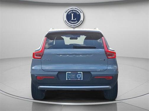 2025 Volvo XC40 B5 Core Bright Theme