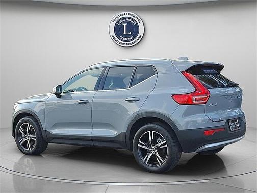 2025 Volvo XC40 B5 Core Bright Theme