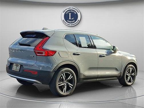 2025 Volvo XC40 B5 Core Bright Theme